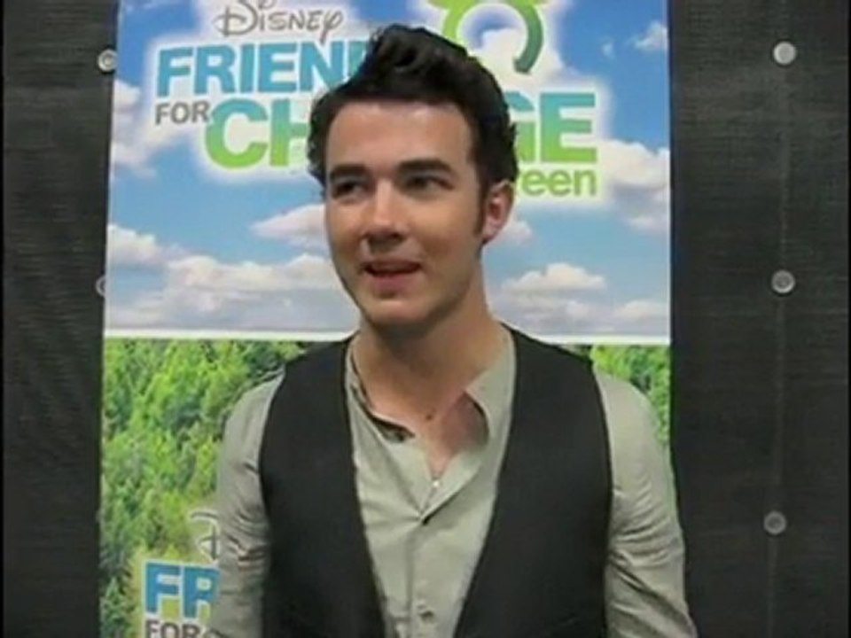 Kevin Jonas se describe a si mismo.