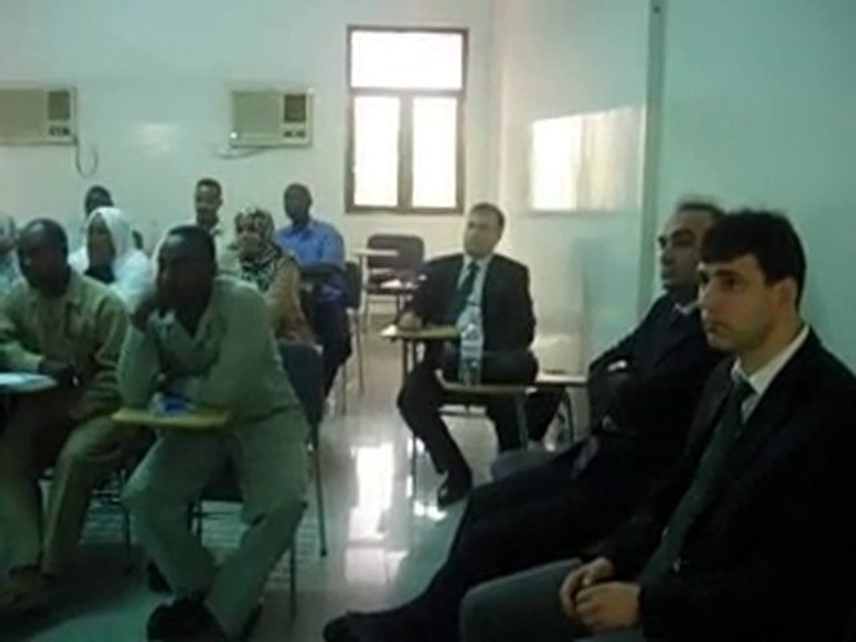 Sudanda Klip İzlerken