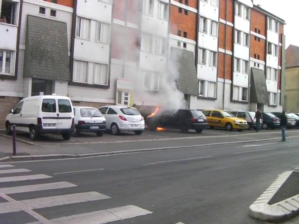 Beauvais : incendie de voiture le 18/5/2010 rue St-Laurent