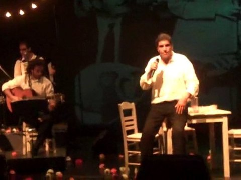 Το cosmo.gr στην πρεμιέρα του Γιάννη Μπέζου 1