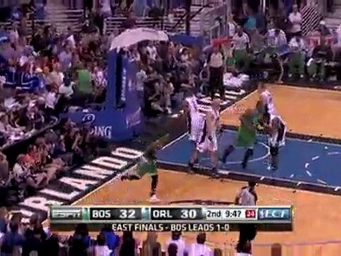 Rajon Rondo throws a nice pass to Glen Davis, who finishes w