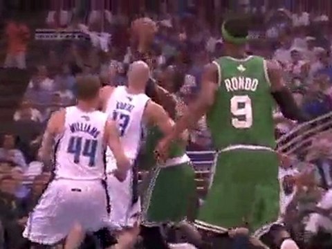 Marcin Gortat gets the block against Glen Davis.