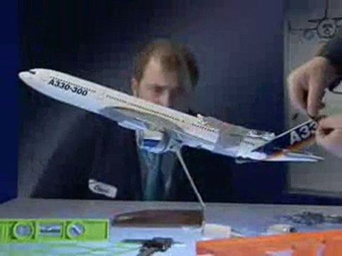 Parodie sur la création de l'A350 XWB d'Airbus.