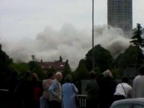 explosion demolition barre 220 duchere 19 mai 2010