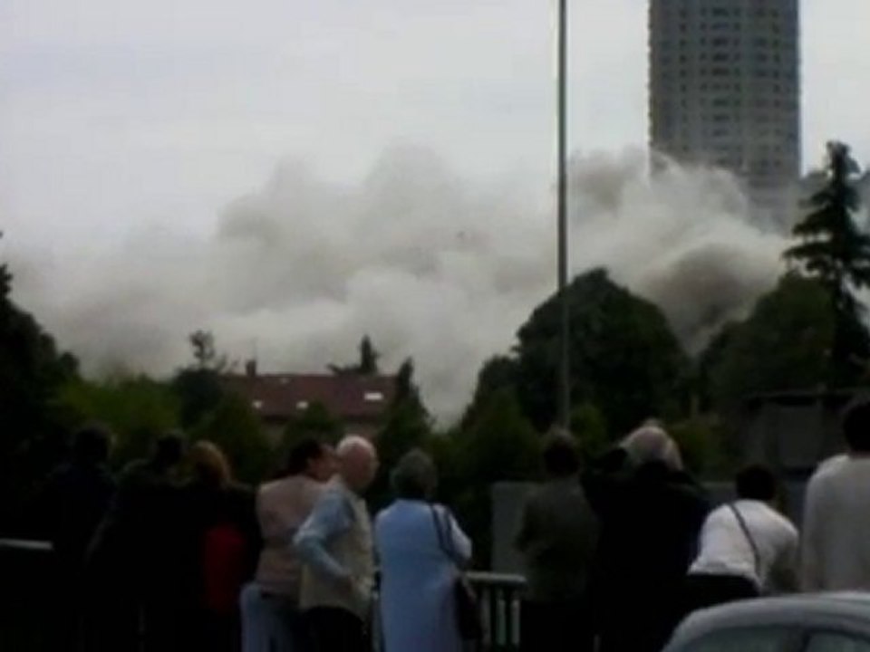 explosion demolition barre 220 duchere 19 mai 2010