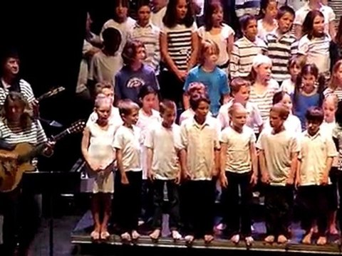 20100510 Clara chante Santiano au Pin Galant