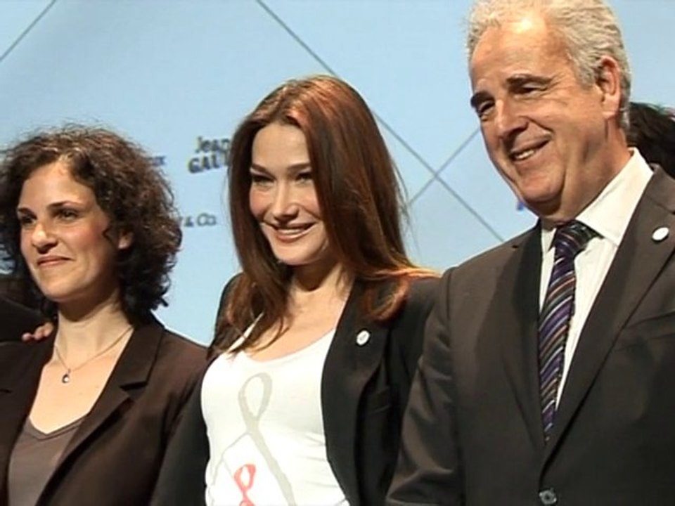 Carla Bruni-Sarkozy throws weight behind AIDS fight