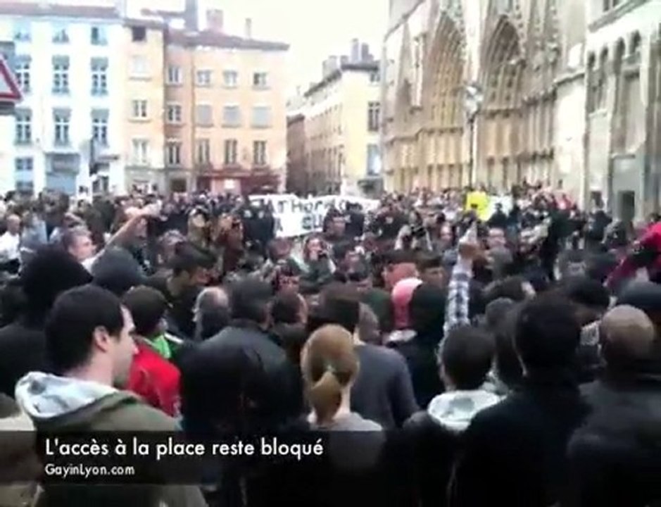 Kiss-in Lyon, Place St Jean, 18 mai - manifestions