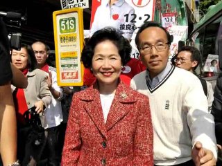 Избиратели в Гонконге борются за демократию