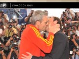 JT PurePeople Cannes : Lambert Wilson embrasse qui il veut !