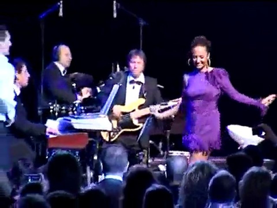 Ayşe Özyılmazel Dany Brillant Konser Videosu