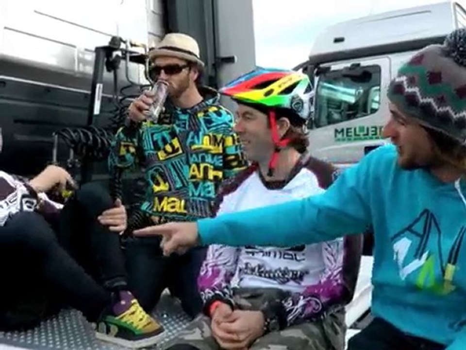 Vito Sport Cam: Animal Relentless Bike Tour meet the Actros!