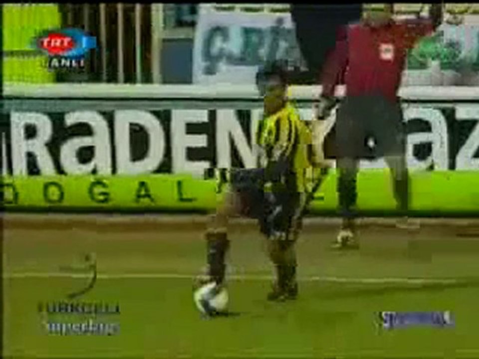 HAKEM OYNAYIN DİYOR ODA OYNUYOR xD  ( link video altında )