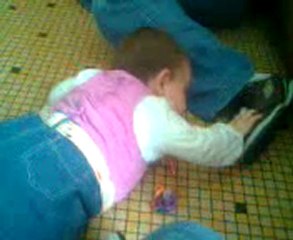 Lana Fait  du 4 pattes..