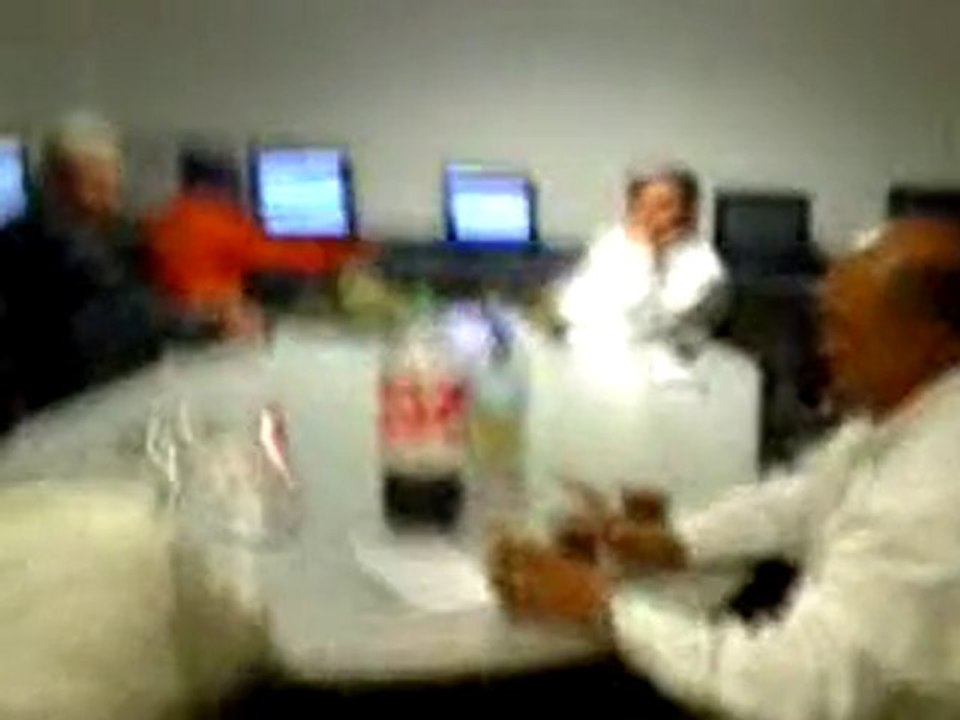 tomando en el trabajo