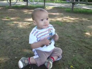 Kilian qui ramasse du bois pour l'hiver prochain ;)