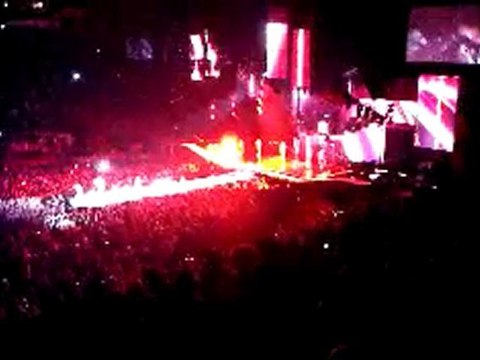 The Black Eyed Peas - The E.N.D World Tour - Rock That Body