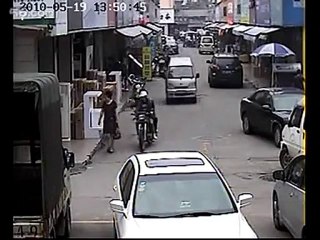 Scippatori presi a legnate dal vicinato