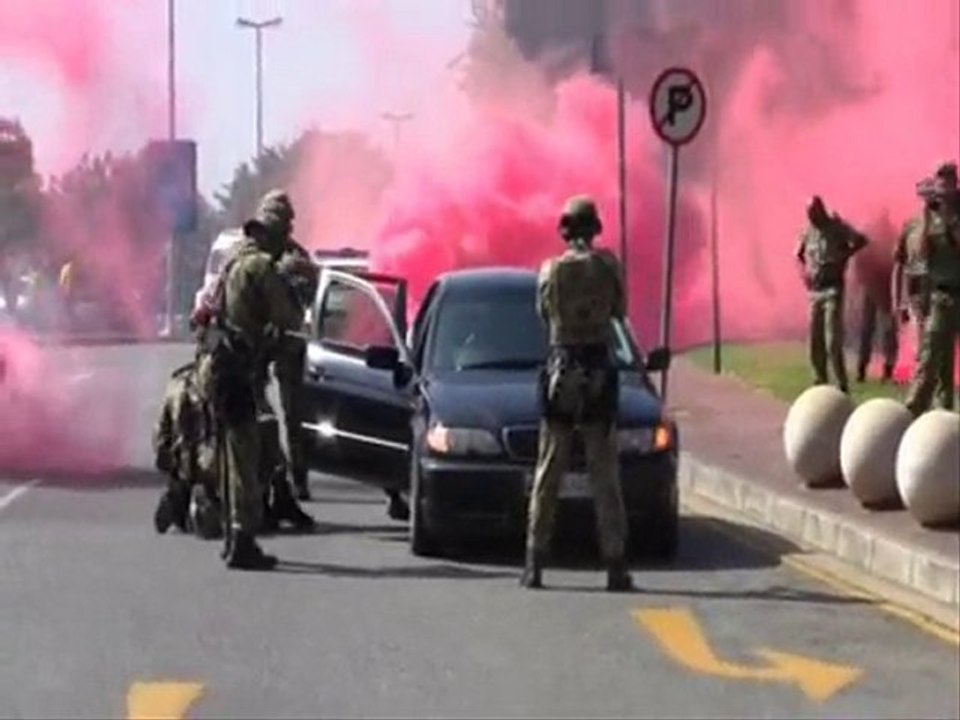 Démonstration anti-hijacking par la police sud-africaine