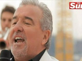 Venables sings England World Cup song