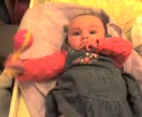 Margaux joue des maracas ;)