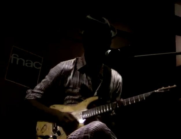 KEZIAH JONES - PIMPIN' LIVE