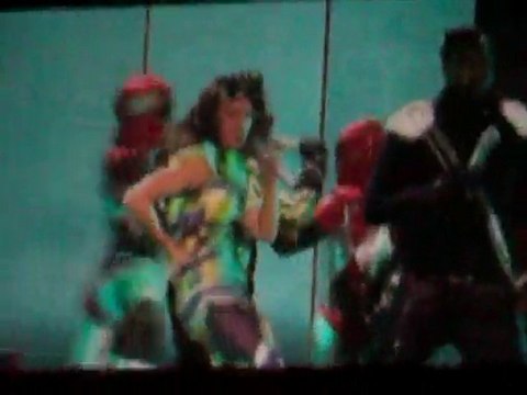 BLACK EYED PEAS my humps LIVE PARIS BERCY 20 MAY