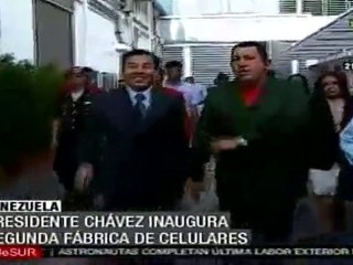 Inaugura Chávez segunda fábrica de celulares venezolanos