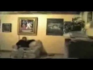 Régis joue au baseball avec une wii