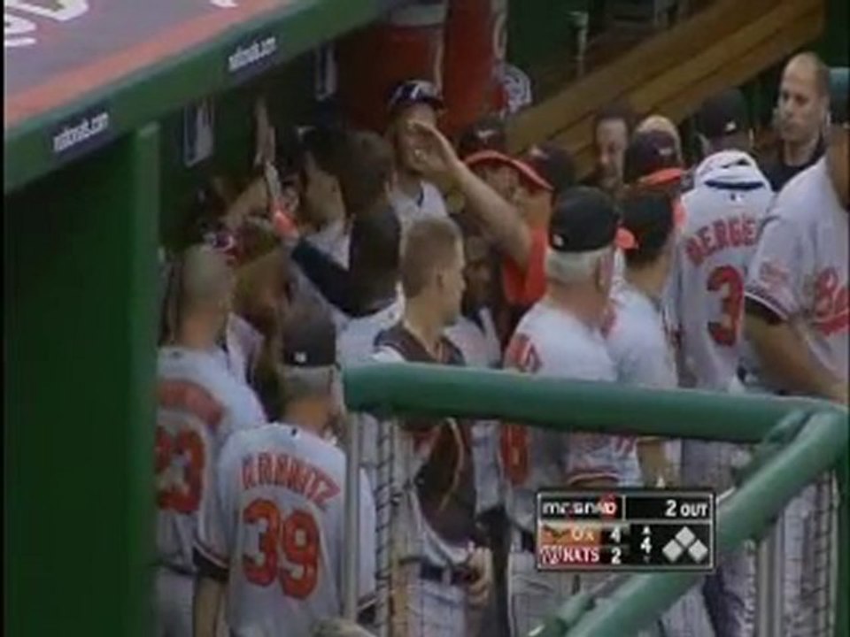 Adam Jones inside-the-park homer (5/22/10)
