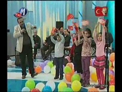 DEPREM ŞARKISI 23 NİSAN TRT CANLI YAYIN GÖKHAN ŞEN ÇOCUK