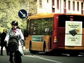Les usagers fête l'anniversaire de leur chauffeur de bus