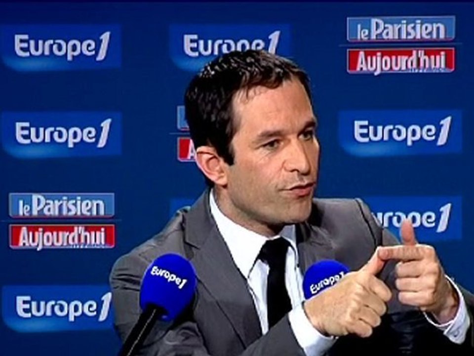 Hamon contre "une réforme de cadres"