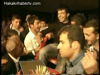 Kaçmazların düğününde oyun üstüne oyun