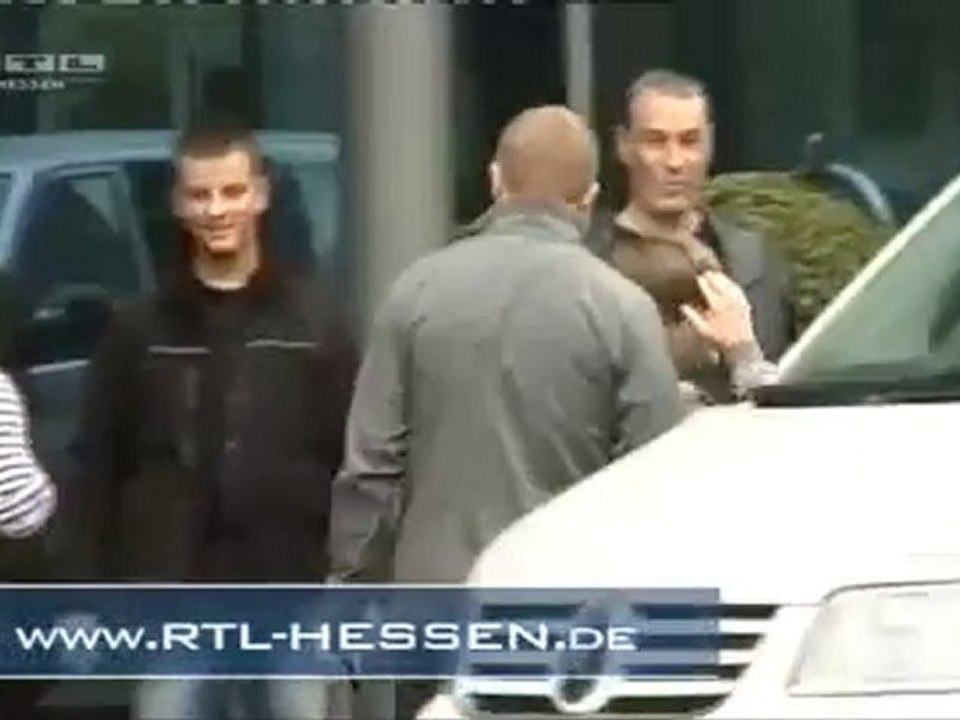 Justin Bieber hits hes head