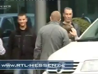 Justin Bieber hits hes head