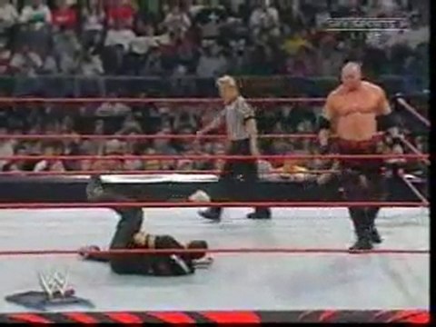 Kane vs Shane McMahon Last man standing match Part 1