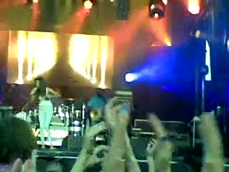 crying blood-Vv brown (Ricards.a live music caen 02/06/10)