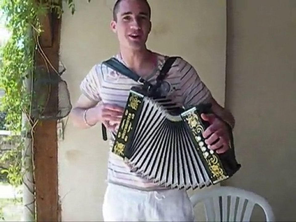 JOJO à l'accordéon