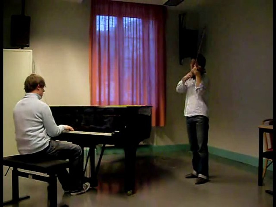 Metal Gear Solid 4 - Enclosure - Piano Violon