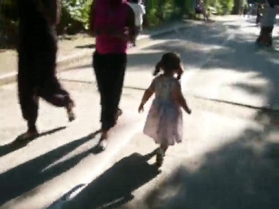 C'est moche une enfant qui boit si jeune....