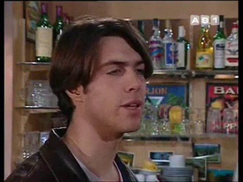 Combat de coqs dans Elisa un roman photo