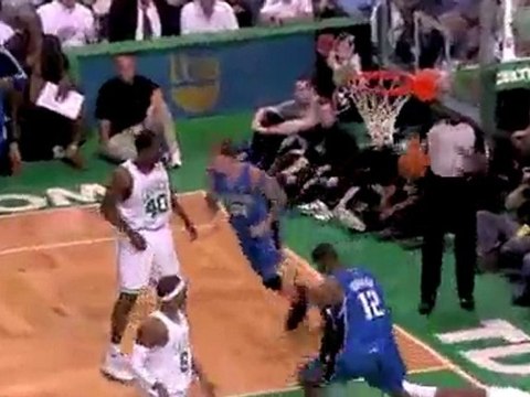 Dwight Howard is on the finishing end of this alley-oop pass