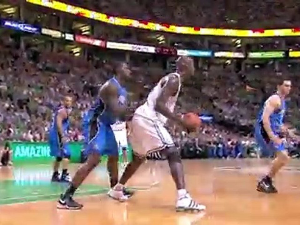 Kevin Garnett finds Paul Pierce with a nice pass under the b