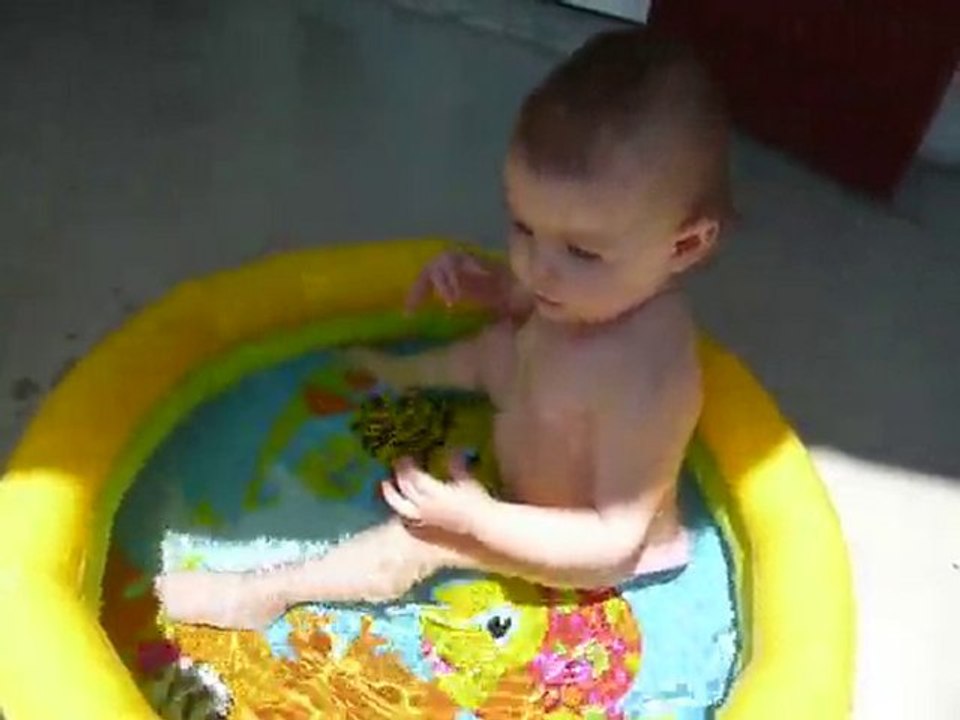 Maëva et sa piscine