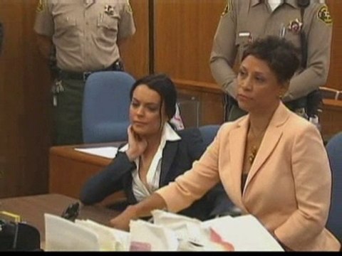 Lohan fitted with alcohol monitoring bracelet