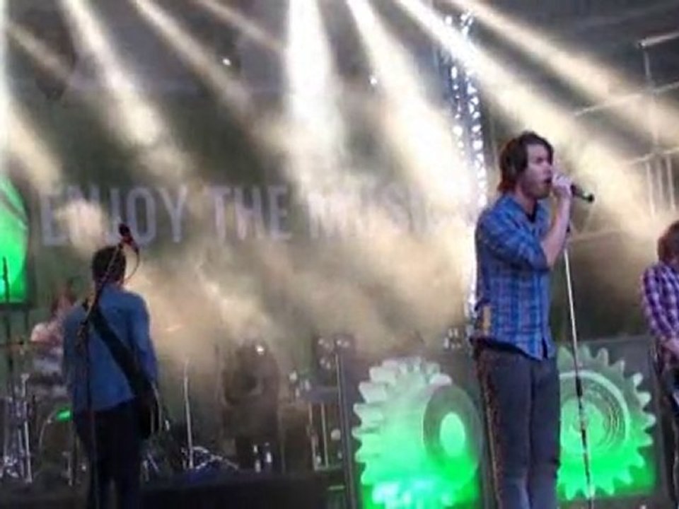 Revolverheld mit Die Welt steht still  LIVE in Grömitz 22.05