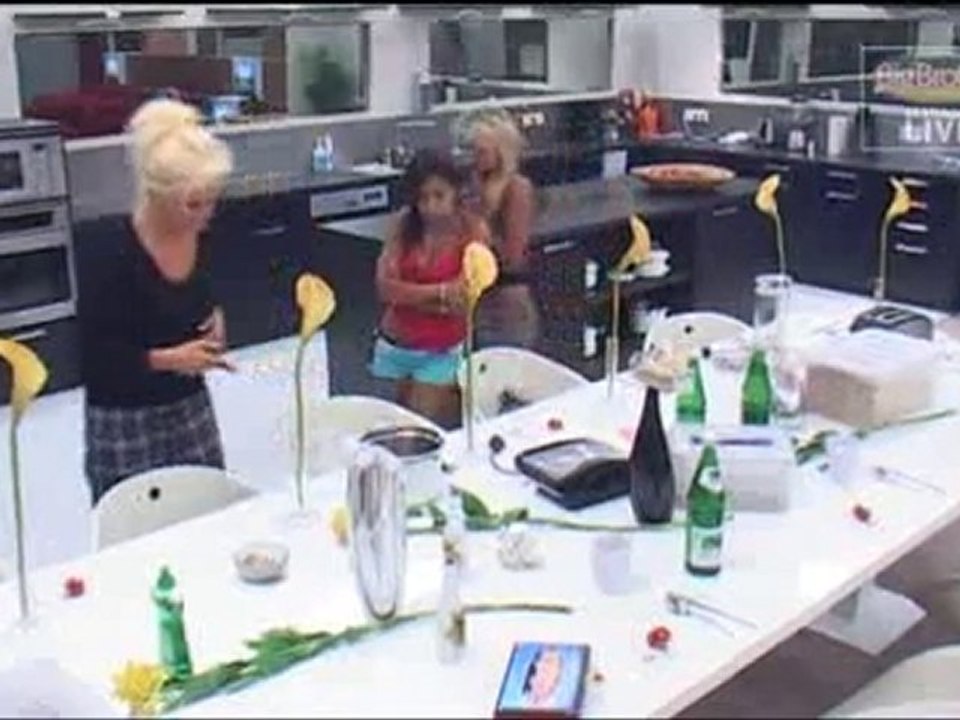 25.05.10-06.15-Big Brother 10 - Sabrina weckt die La Familia