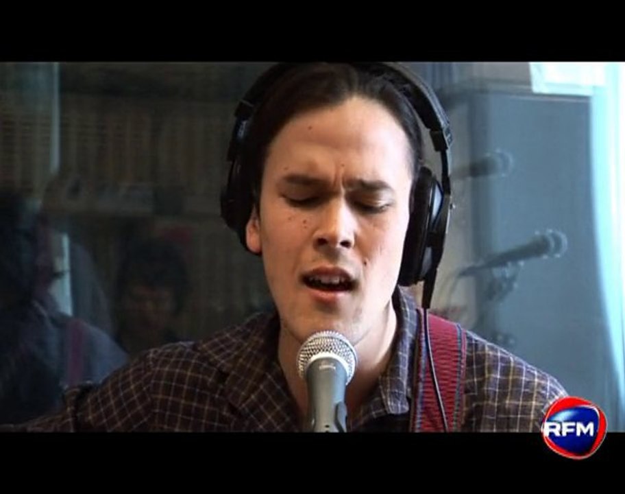 Justin Nozuka en live sur RFM avec "I Think I'm In Love"