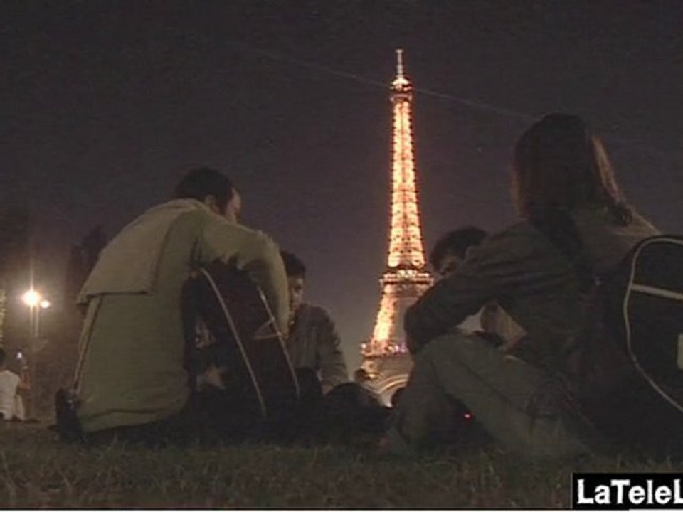 APÉRO GÉANT AVEC FLICS ET MUSICIENS